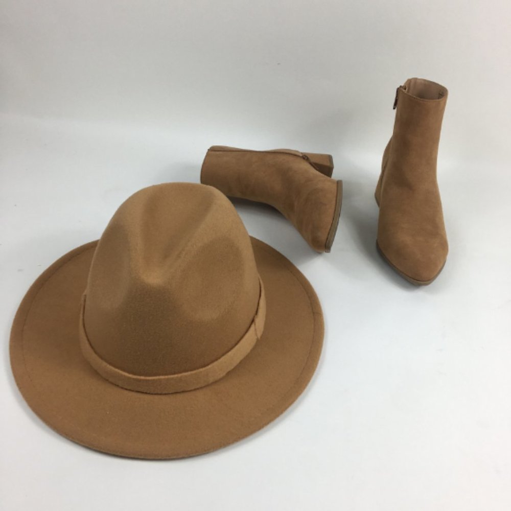A New Day Women Suede Camel Ankle Boots Size 7.5 With Fedora Hat